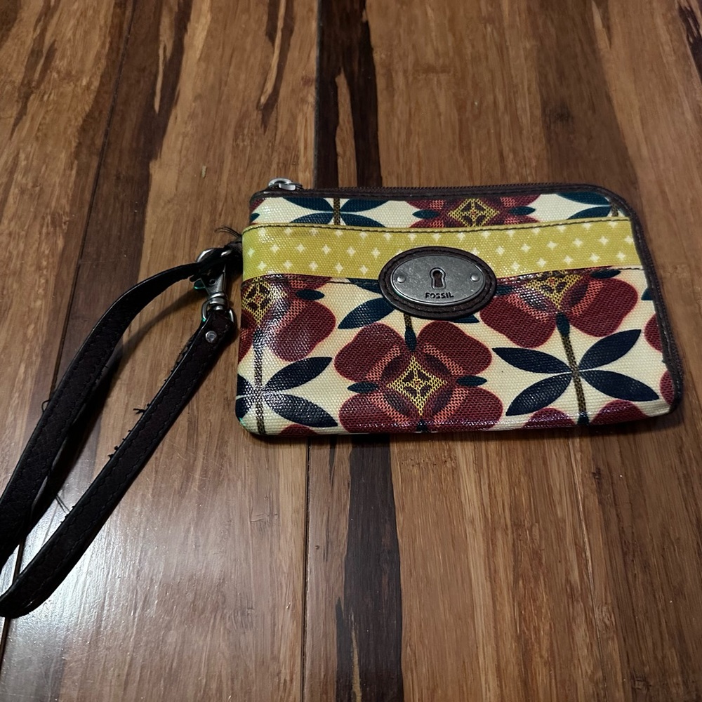 Fossil wristlet